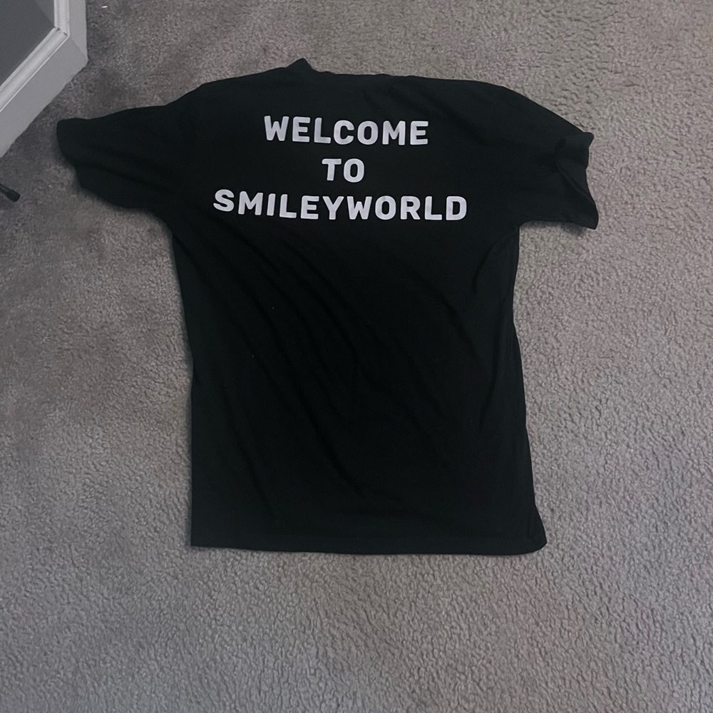 Smiley-World Graphic-T - Picture 2 of 2